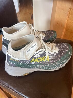Hoka Speedgoat GTX Trail Shoes - Green/White with Yellow Logo